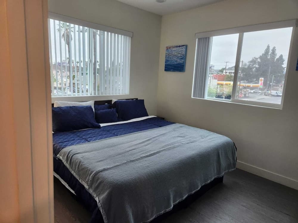 Urban Chic Apart-Hotels in Central LA interior in Los Angeles, CA — gallery photo 2