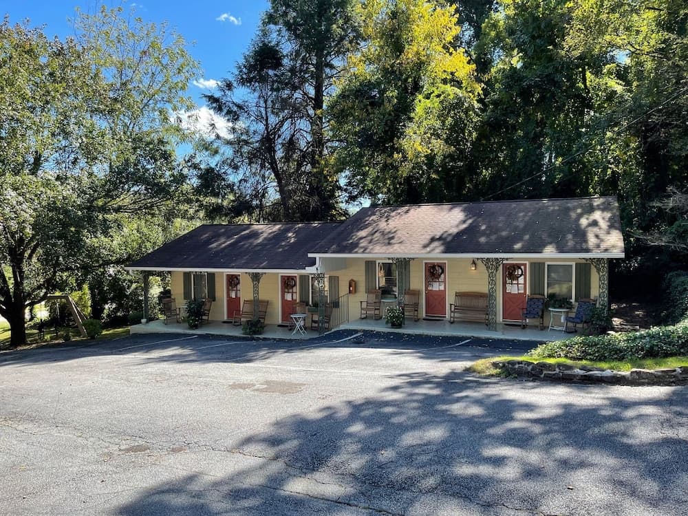Mountain Aire Cottages, Inn, & Glamping — hotel in Clayton, Georgia