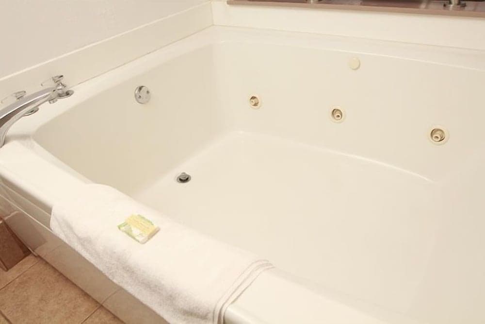 Beachfront Resort gallery photo in Port Clinton, OH — image 5