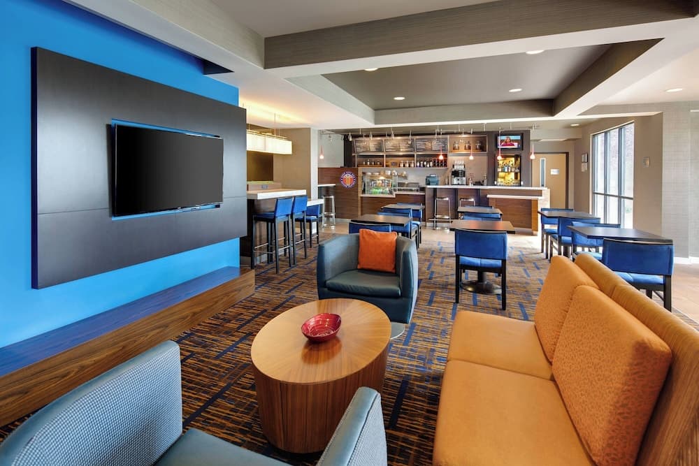 Courtyard by Marriott Grand Rapids Airport interior in Grand Rapids, MI — gallery photo 2