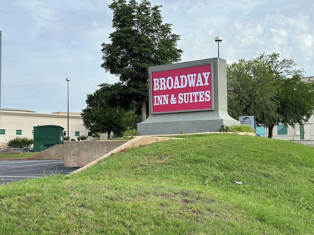 Broadway Inn & Suites OKC featured exterior or lobby in Oklahoma City, OK — similar hotel