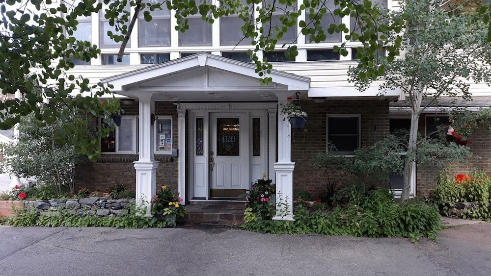 Columbine INN featured exterior or lobby in Idaho Springs, CO — similar hotel
