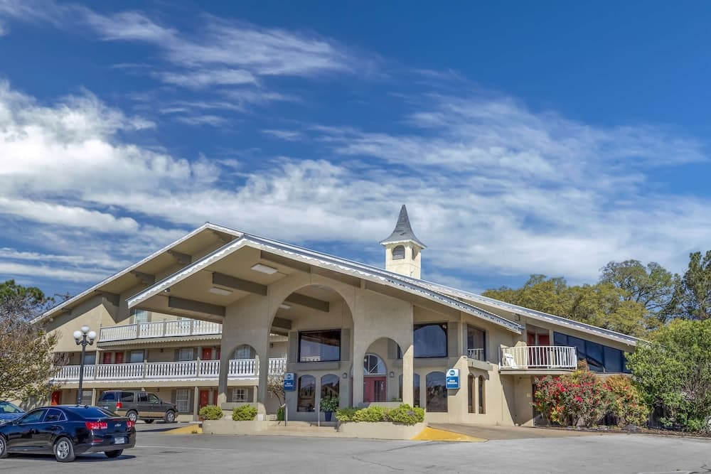 Best Western Sunday House Inn — hotel in Kerrville, Texas