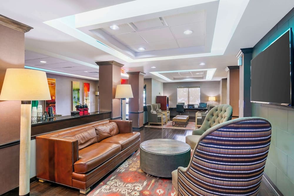 Best Western Plus Olathe Hotel interior in Olathe, KS — gallery photo 2