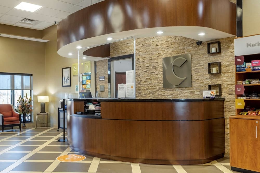 Comfort Suites Batesville interior in Batesville, MS — gallery photo 2