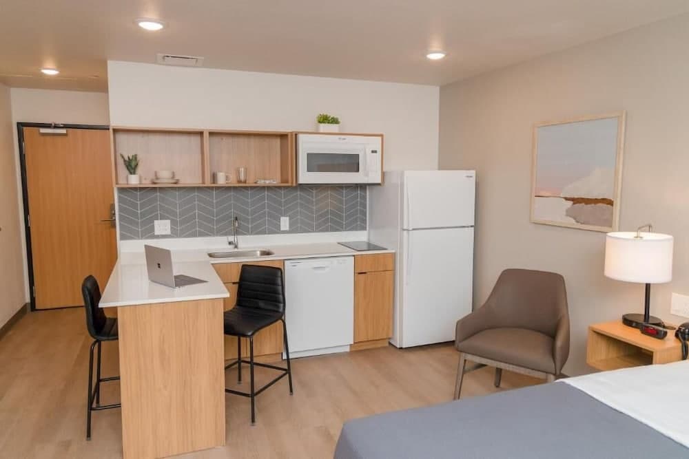 LivAway Suites Phoenix-Surprise gallery photo in Surprise, AZ — image 8