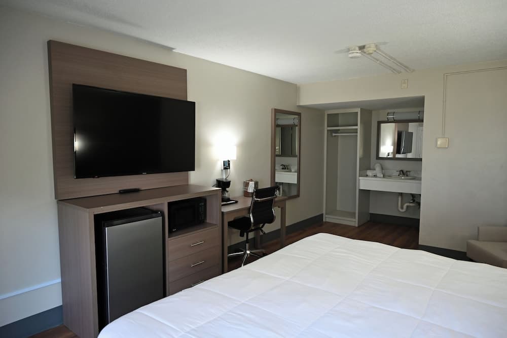 Whaler Inn and Suites gallery photo in New Bedford, MA — image 29