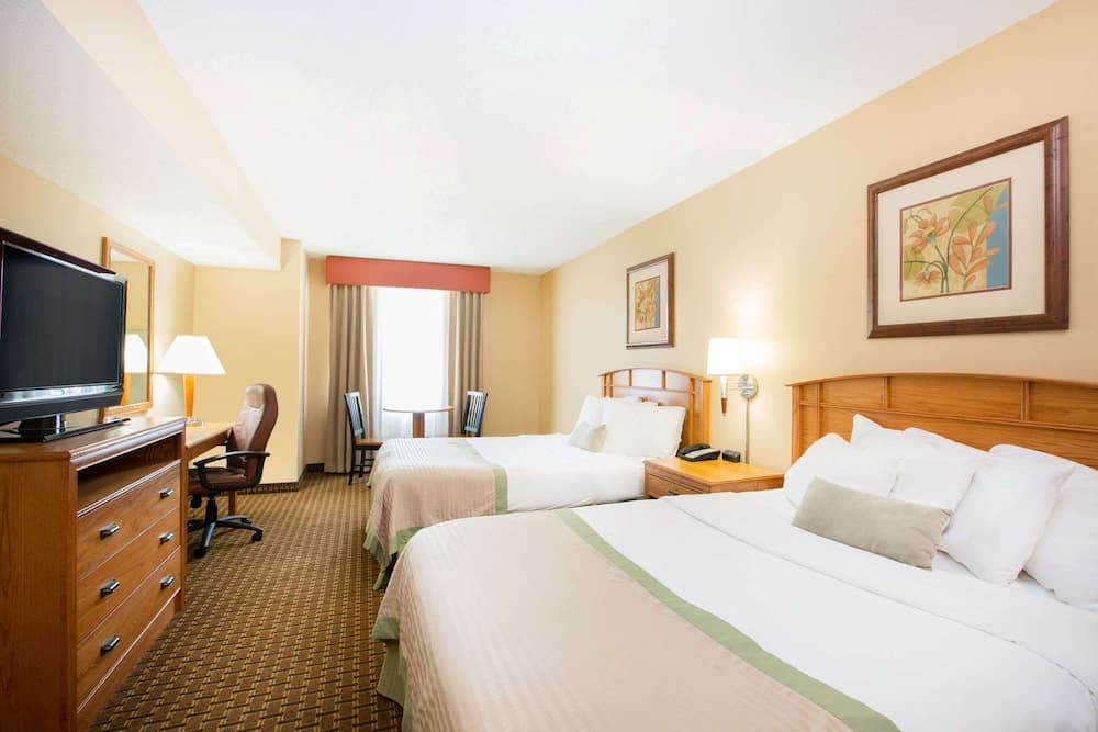 Ramada Tropics Resort & Conf Center by Wyndham Des Moines property views in Urbandale, IA — gallery photo 3