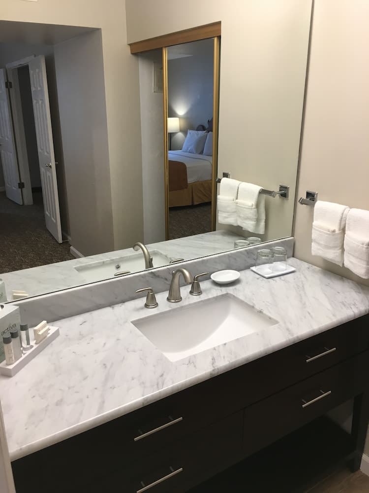 Chase Suites Brea-Fullerton - North Orange County gallery photo in Brea, CA — image 16