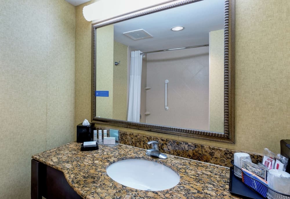 Hampton Inn & Suites Ft. Pierce interior in Fort Pierce, FL — gallery photo 2