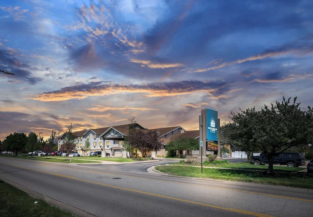 White Pines Inn & Suites gallery photo in Holland, MI — image 60