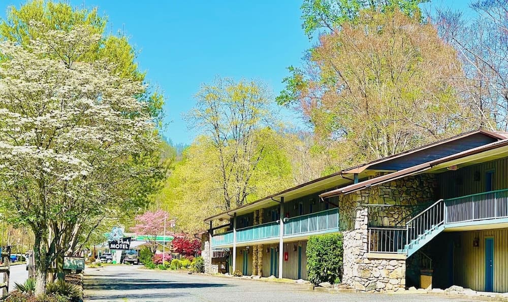Newfound Lodge on the river — hotel in Cherokee, North Carolina
