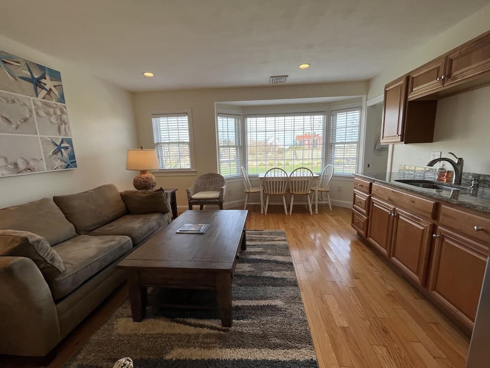 Beach Breeze Inn gallery photo in Falmouth, MA — image 97