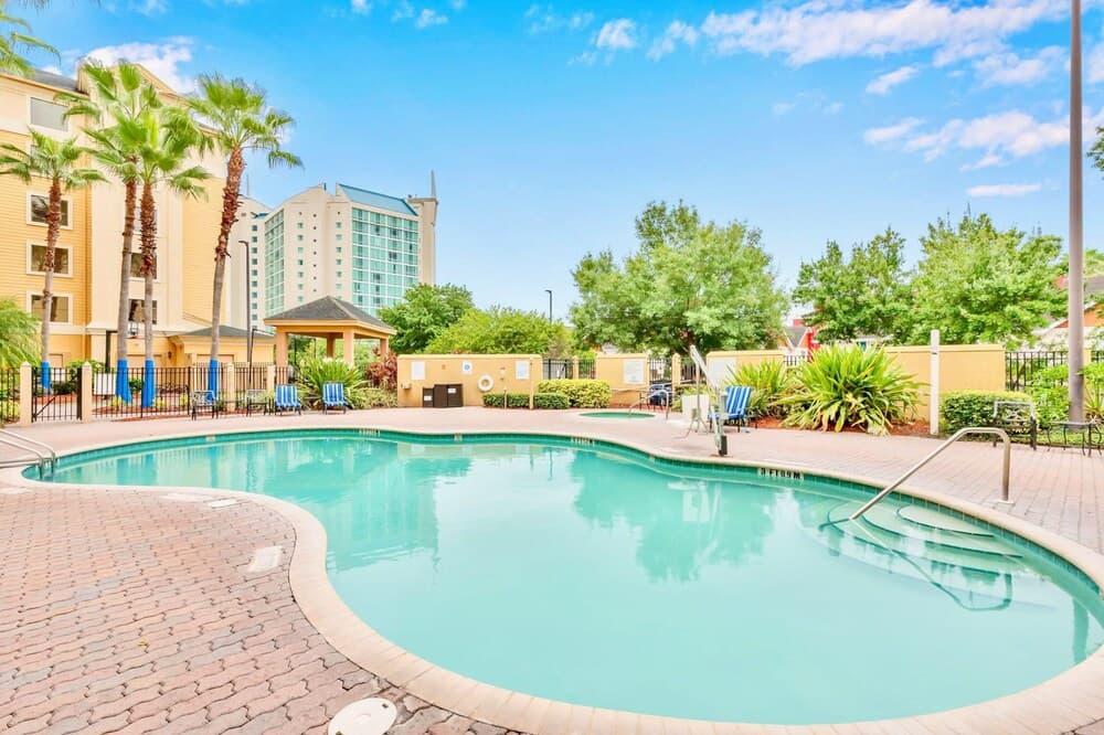 Condo Near Universal Studios With Pool , Hot Tub property views in Orlando, FL — gallery photo 3