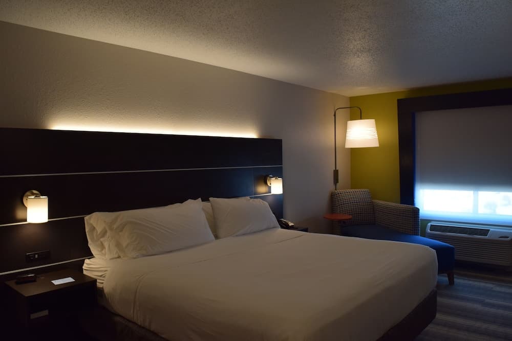 Holiday Inn Express Hotel & Suites Sparta by IHG interior in Sparta, IL — gallery photo 2