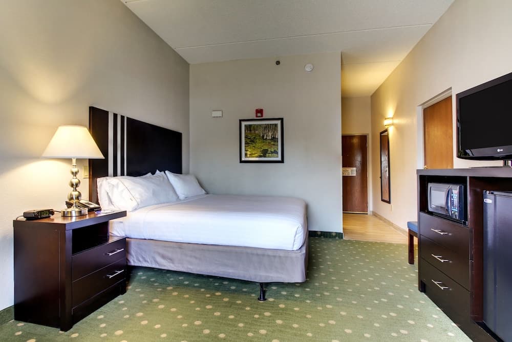 Holiday Inn Express & Suites Live Oak by IHG featured exterior or lobby in Live Oak, FL — similar hotel