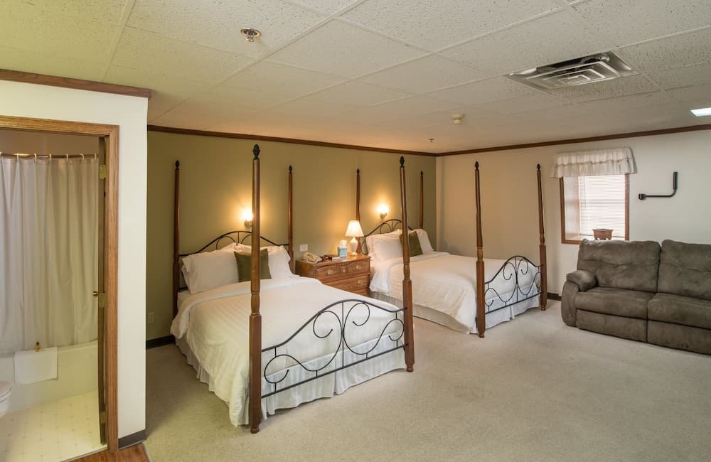 Sugarcreek Village Inn gallery photo in Sugarcreek, OH — image 6