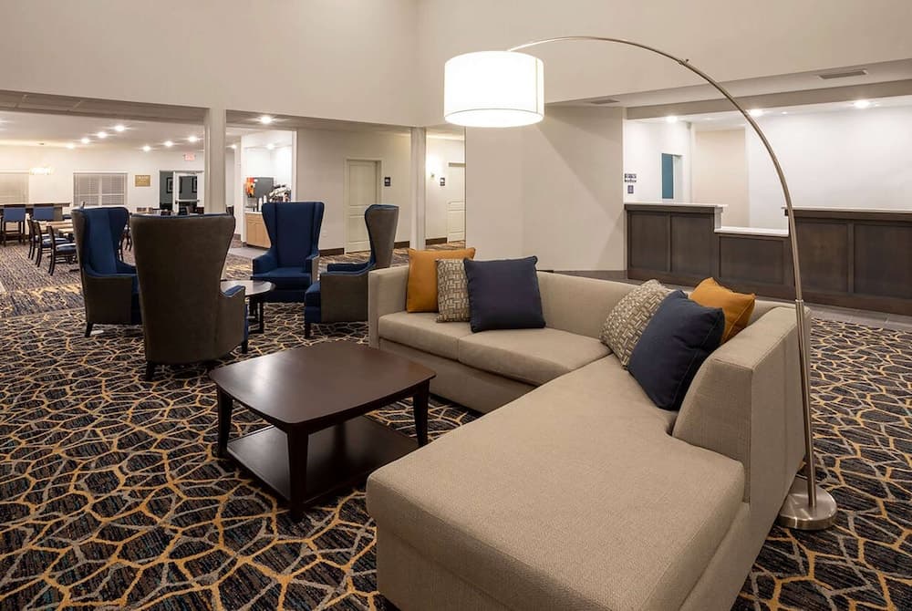 Little Crow Resort & Conference, Trademark by Wyndham featured exterior or lobby in New London, MN — similar hotel
