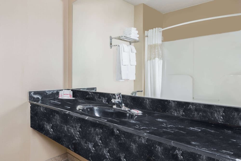 Ramada by Wyndham Strasburg/Shenandoah Valley gallery photo in Strasburg, VA — image 30