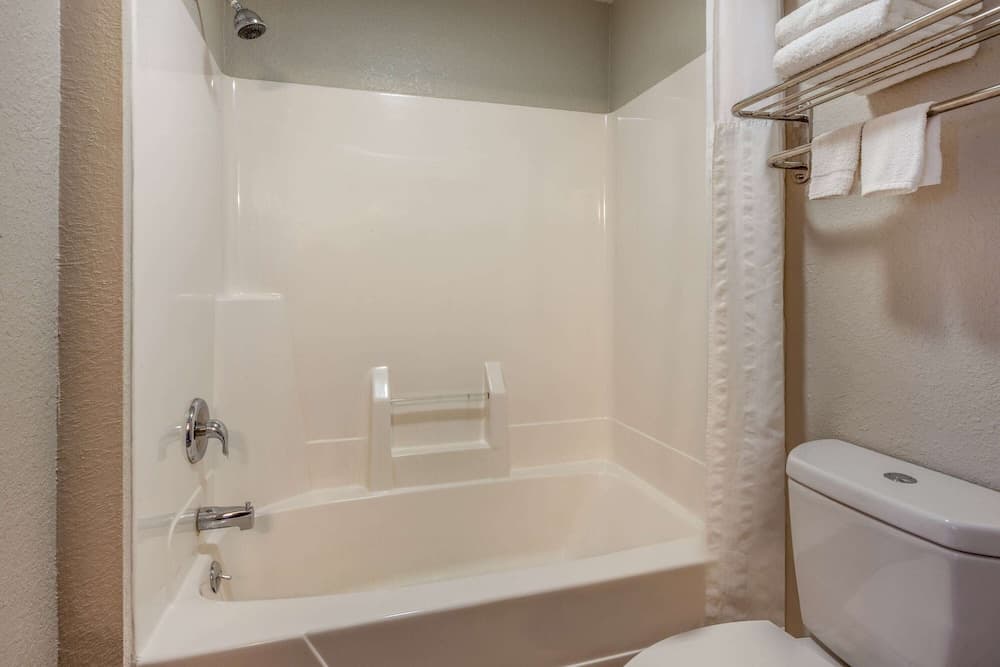 Days Inn by Wyndham Sturtevant / Racine / Mount Pleasant gallery photo in Mount Pleasant, WI — image 19