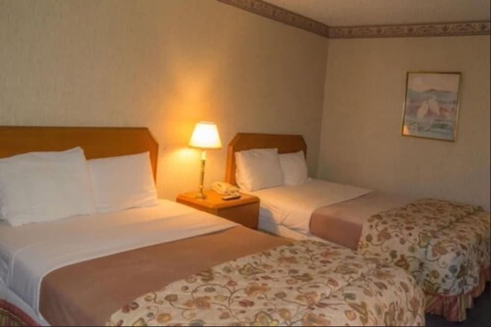 Executive Inn Hotel & Conference Centre property views in Lawton, OK — gallery photo 3