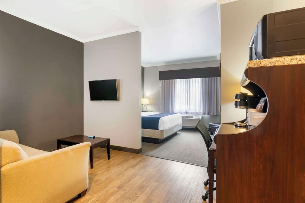 Best Western Plus Olathe Hotel gallery photo in Olathe, KS — image 9