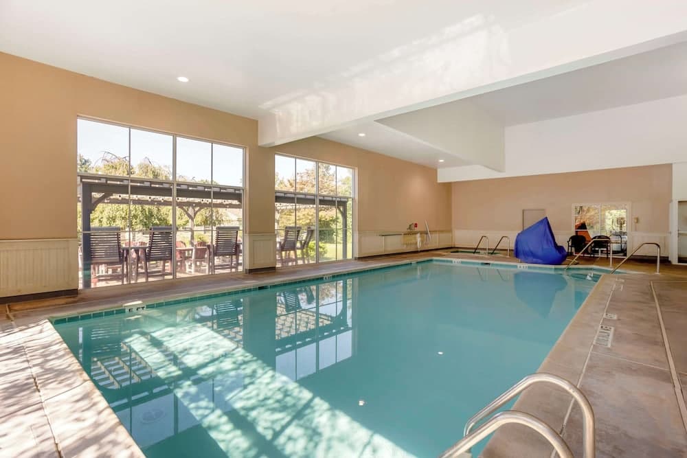Surestay Studio By Best Western Paradise Lancaster County gallery photo in Paradise — image 13