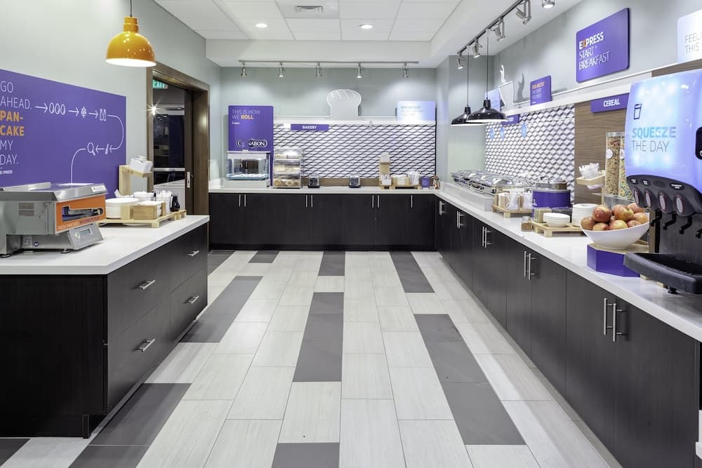 Holiday Inn Express & Suites Phoenix East - Gilbert by IHG gallery photo in Gilbert, AZ — image 44