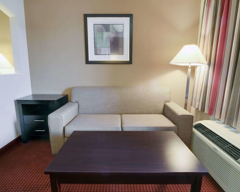 Quality Inn & Suites Clarksville interior in Clarksville, AR — gallery photo 2