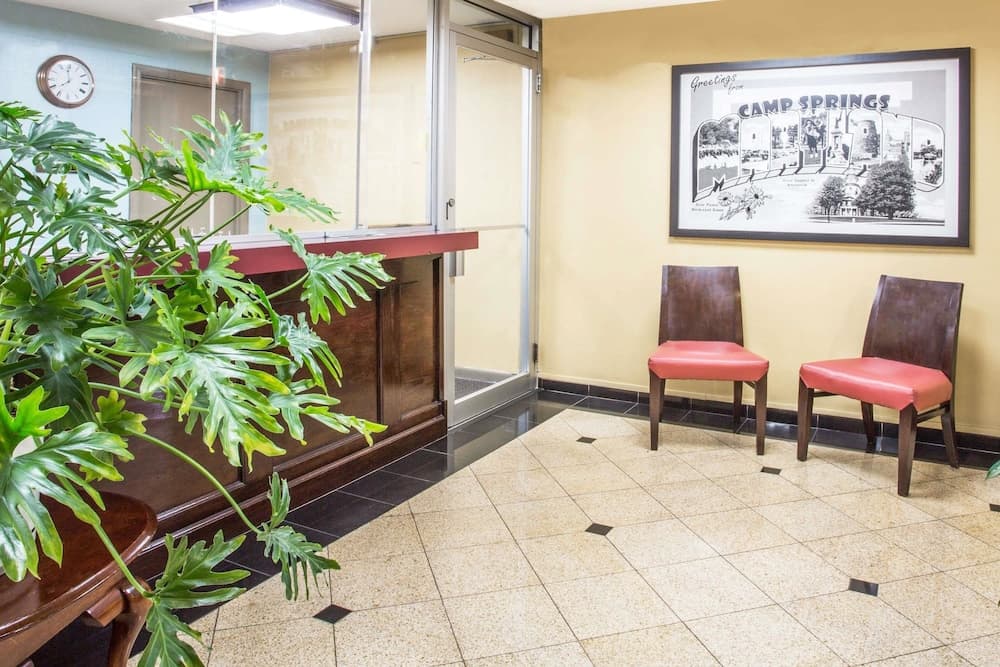 Super 8 by Wyndham Camp Springs/Andrews AFB DC Area interior in Suitland, MD — gallery photo 2