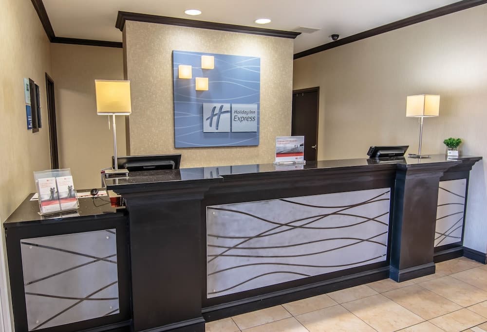 Holiday Inn Express & Suites Farmington by IHG interior in Farmington, MO — gallery photo 2