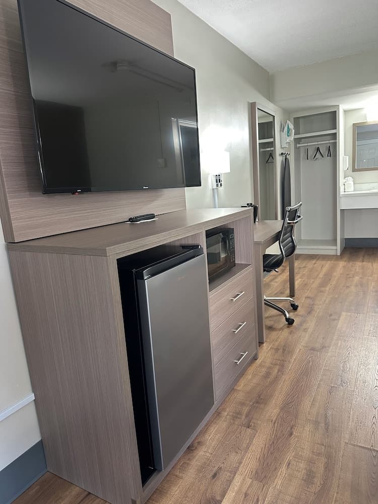 Whaler Inn and Suites gallery photo in New Bedford, MA — image 33