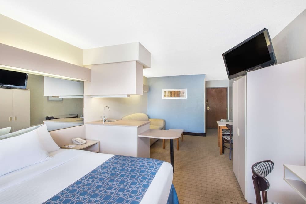 Microtel Inn & Suites by Wyndham Seneca Falls gallery photo in Waterloo — image 8