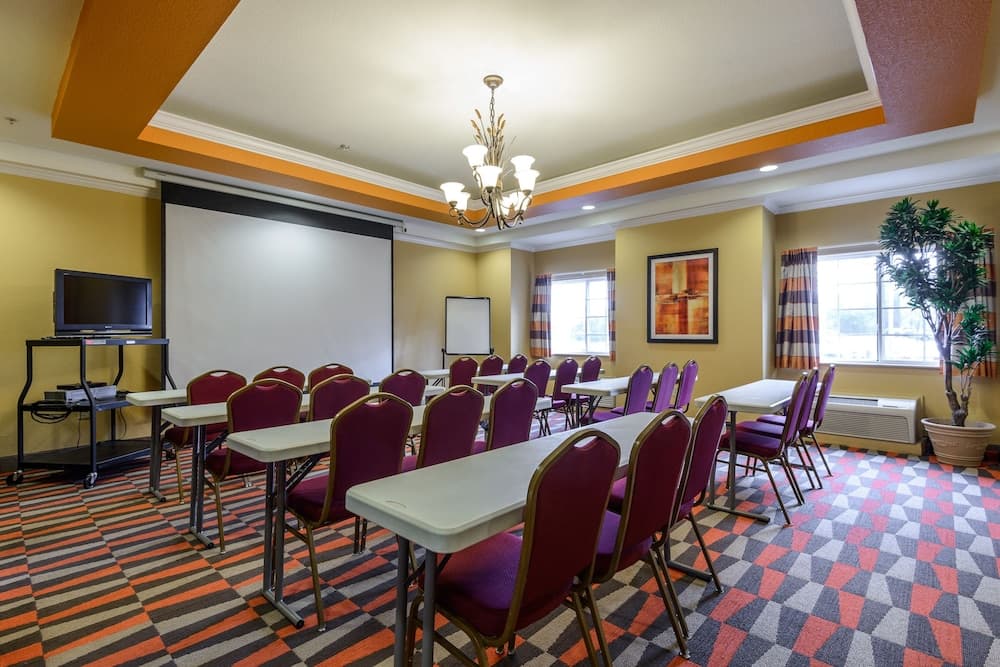 Microtel Inn & Suites by Wyndham Greenville/University Medic gallery photo in Greenville, NC — image 4