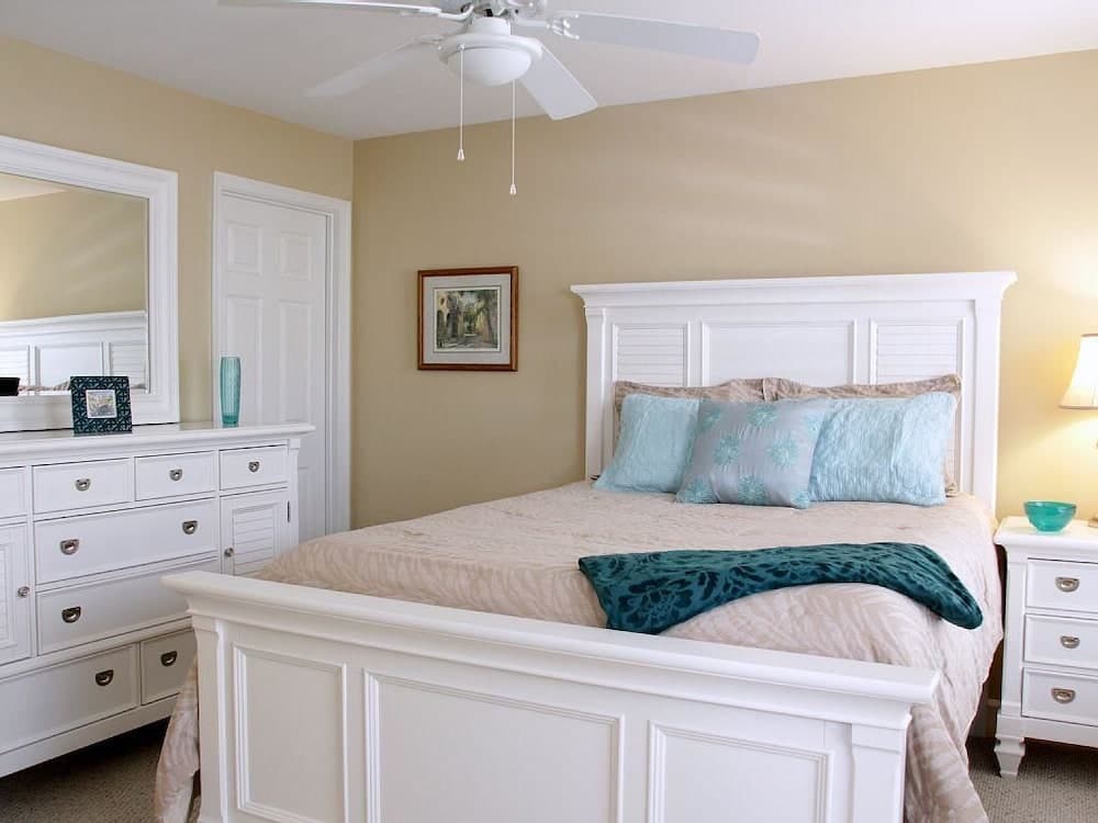 Turtle Bay 10 3 Bedroom Holiday Home By My Ocean Rentals interior in Folly Beach, SC — gallery photo 2