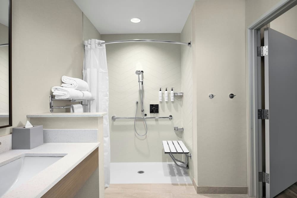 Fairfield Inn & Suites Livermore interior in Livermore, CA — gallery photo 2