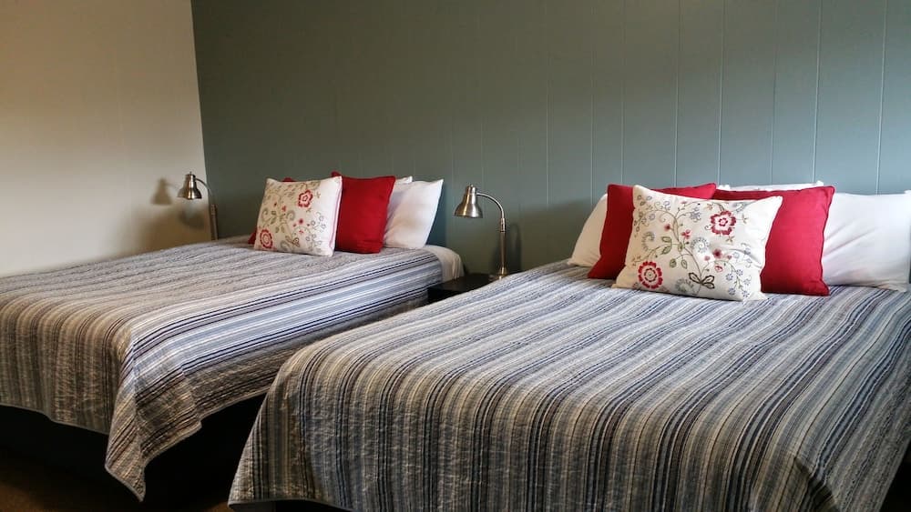 Land's End at Cannon Beach interior in Cannon Beach, OR — gallery photo 2