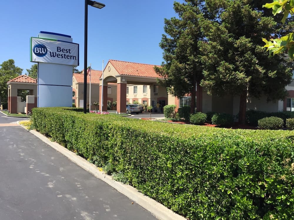 Best Western Brentwood Inn featured exterior or lobby in Brentwood, CA — similar hotel