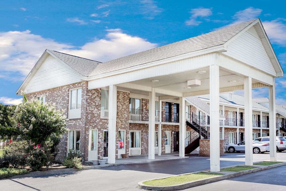 Days Inn by Wyndham Manning — hotel in Manning, South Carolina