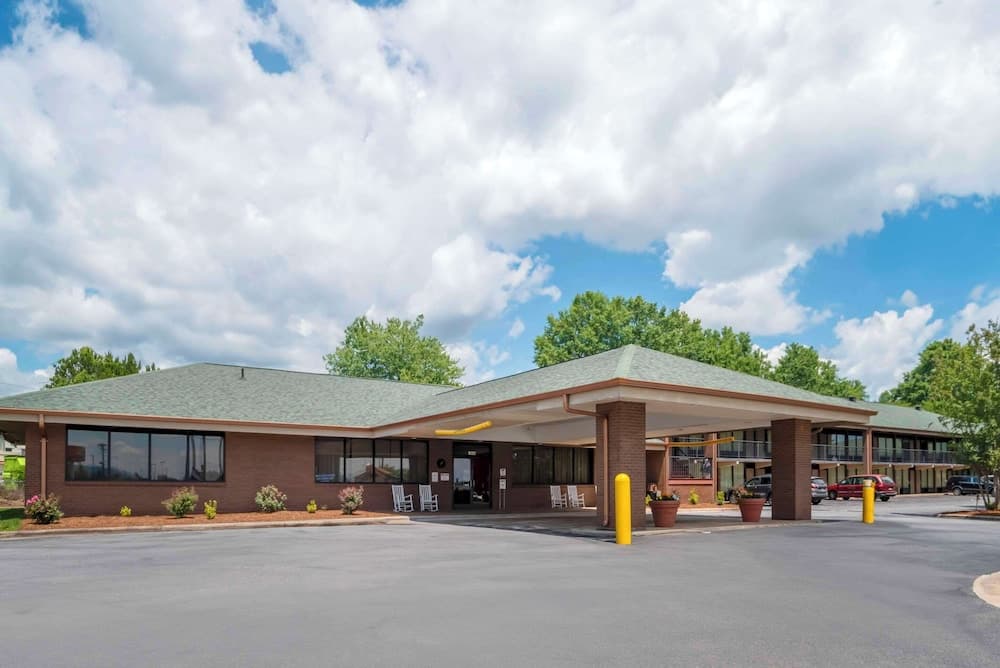 Quality Inn near Speedway featured exterior or lobby in Wilkesboro, NC — similar hotel