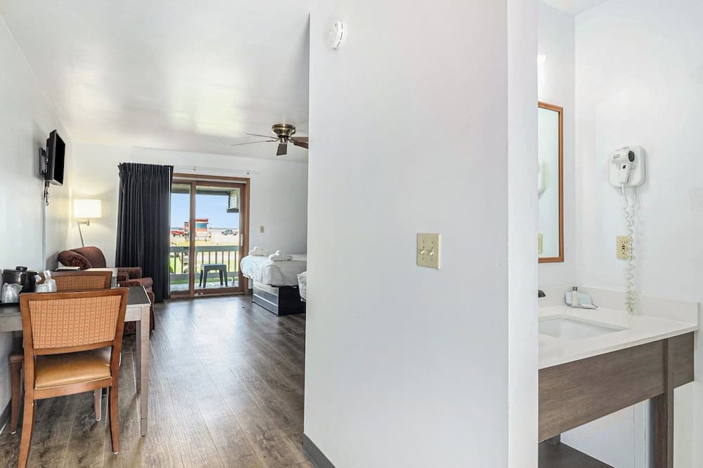 Snyder's Shoreline Inn gallery photo in Ludington, MI — image 9