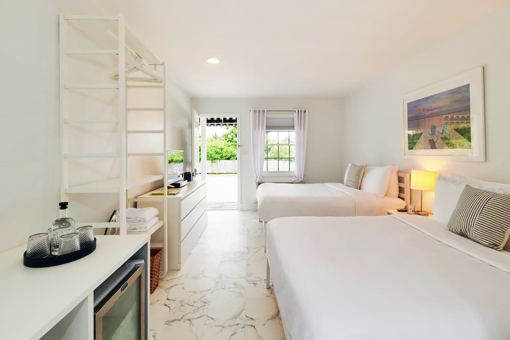 Hotel Corduroy interior in Montauk, NY — gallery photo 2