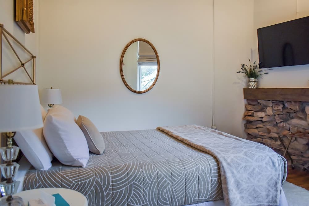 Warner Hotel interior in Bisbee, AZ — gallery photo 2