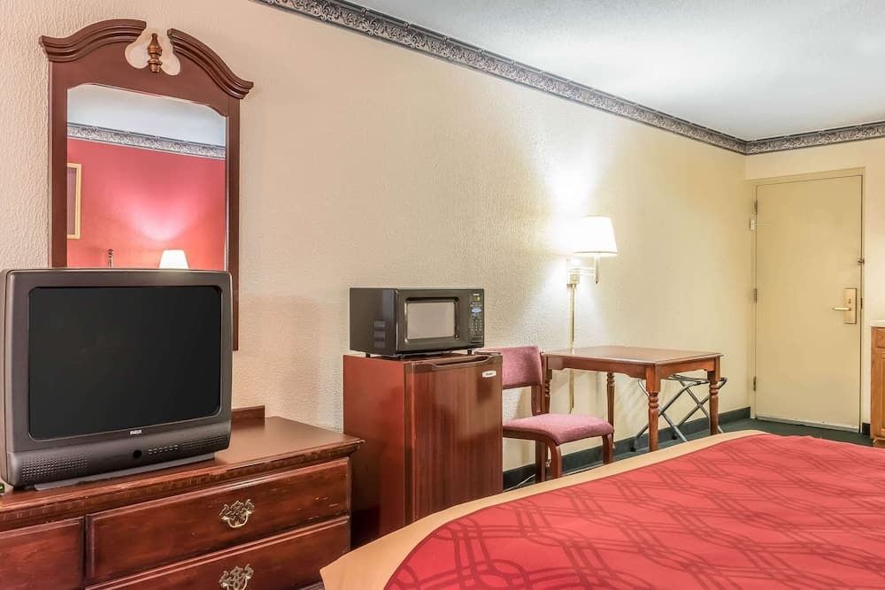 Econo Lodge Reading Airport gallery photo in Reading, PA — image 36