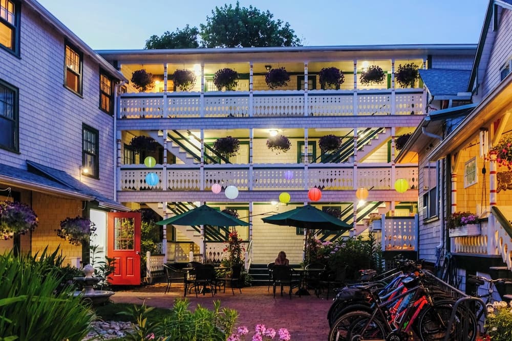 Pequot Hotel gallery photo in Oak Bluffs, MA — image 34