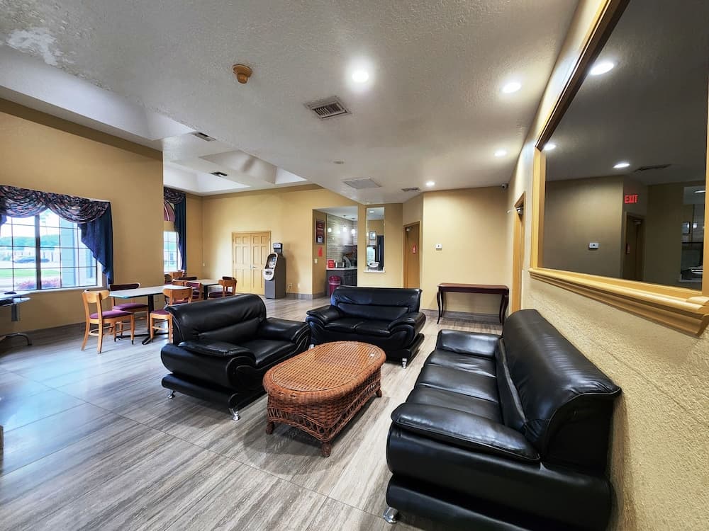 Express Inn Hobby interior in Houston, TX — gallery photo 2
