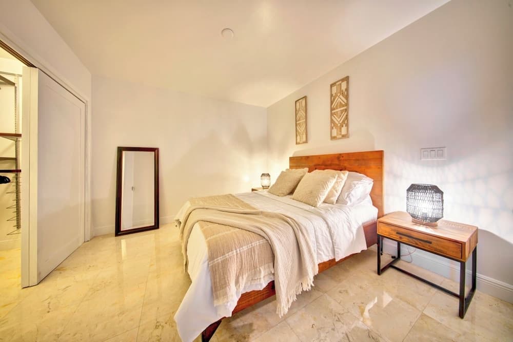 South City Suites interior in Hallandale Beach, FL — gallery photo 2