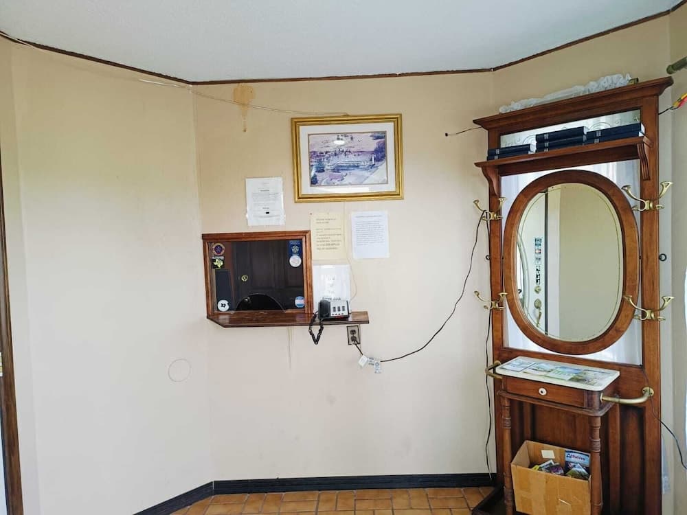 Victorian Inn property views in Athens, TX — gallery photo 3