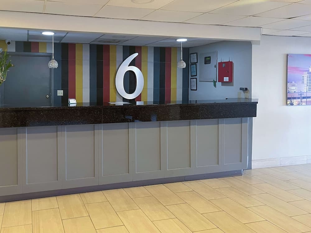Studio 6 Montgomery, Al – Eastern Blvd. interior in Montgomery, AL — gallery photo 2