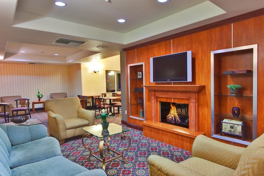 City Express By Marriott Rancho Cucamonga gallery photo in Rancho Cucamonga, CA — image 6